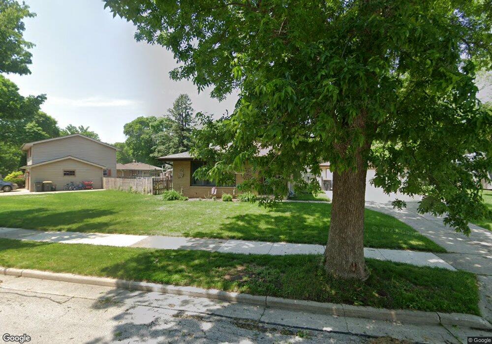 1826 Dewitt Ct, Waukesha, WI 53186 - photo 1