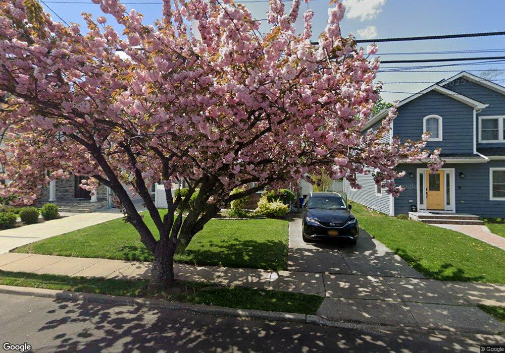 28 Tuxedo Ave, New Hyde Park, NY 11040 - photo 1