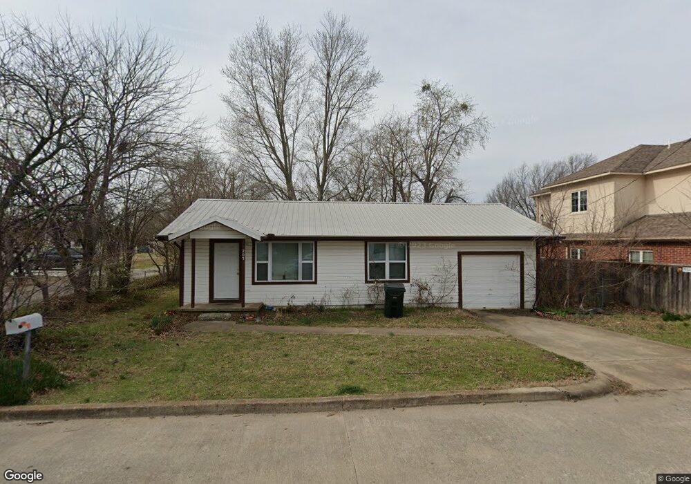215 W Claremore St, Claremore, OK 74017 - photo 1