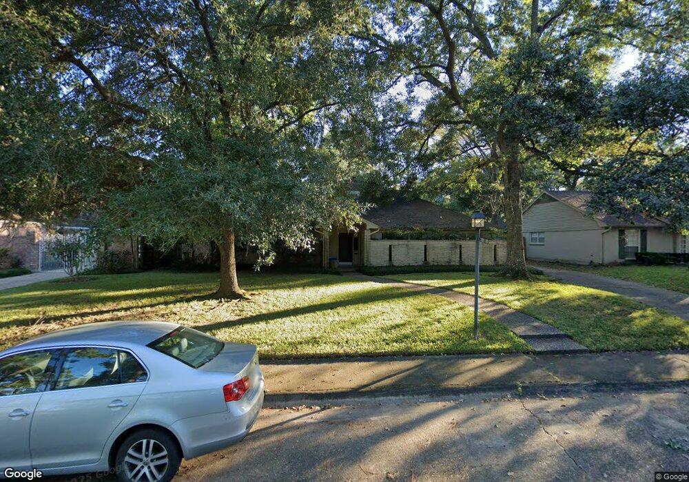 10119 Holly Springs Dr, Houston, TX 77042 - photo 1