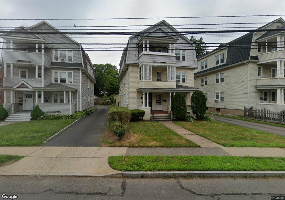 219 Quaker Ln S unit 2nd Floor, West Hartford, CT 06119 - photo 1