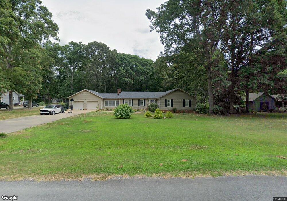 2581 Hickory Dr, Asheboro, NC 27205 - photo 1