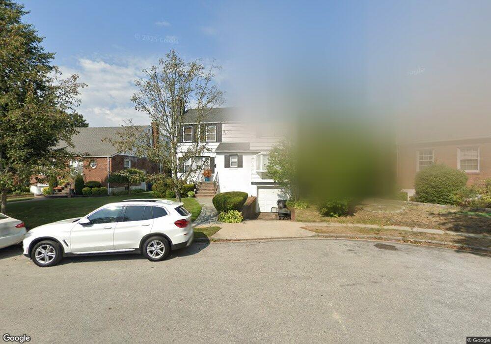 4 Elderberry Ln, Valley Stream, NY 11581 - photo 1