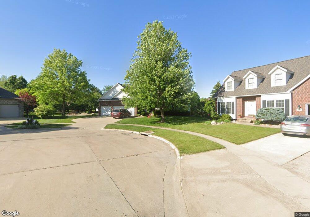 908 Carriage Ln, Cedar Falls, IA 50613 - photo 1