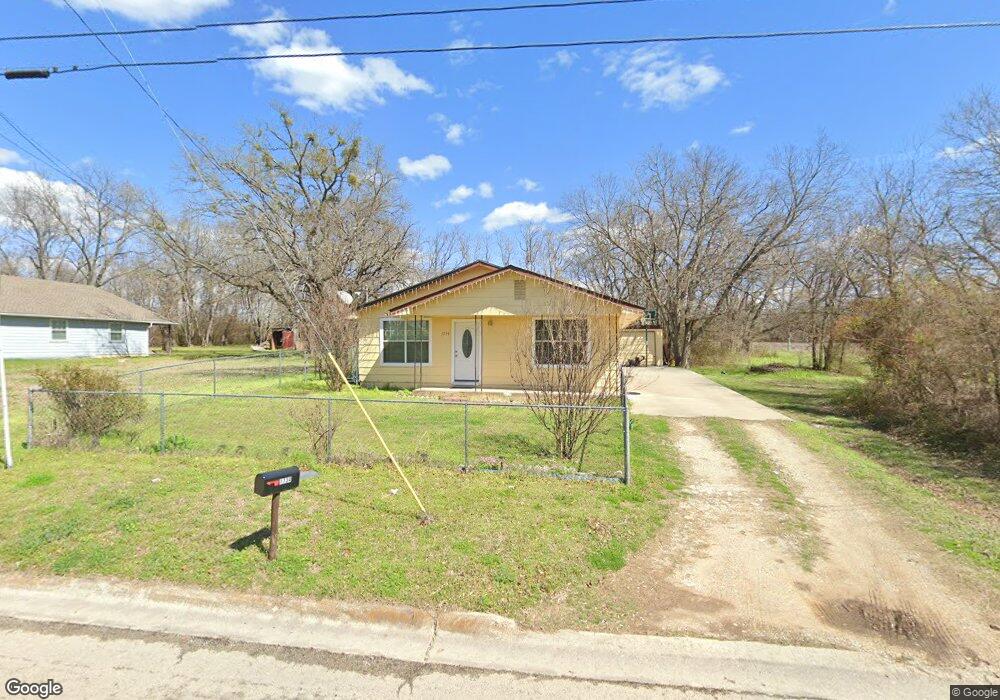 1734 S Lindsay St, Gainesville, TX 76240 - photo 1