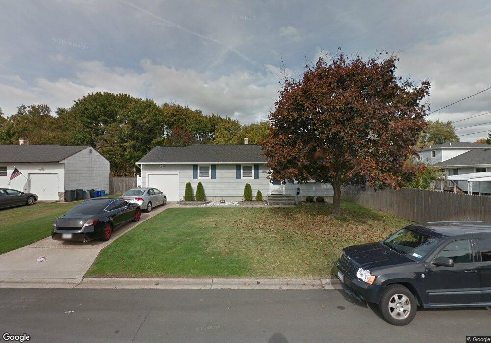 540 10th St, West Babylon, NY 11704 - photo 1