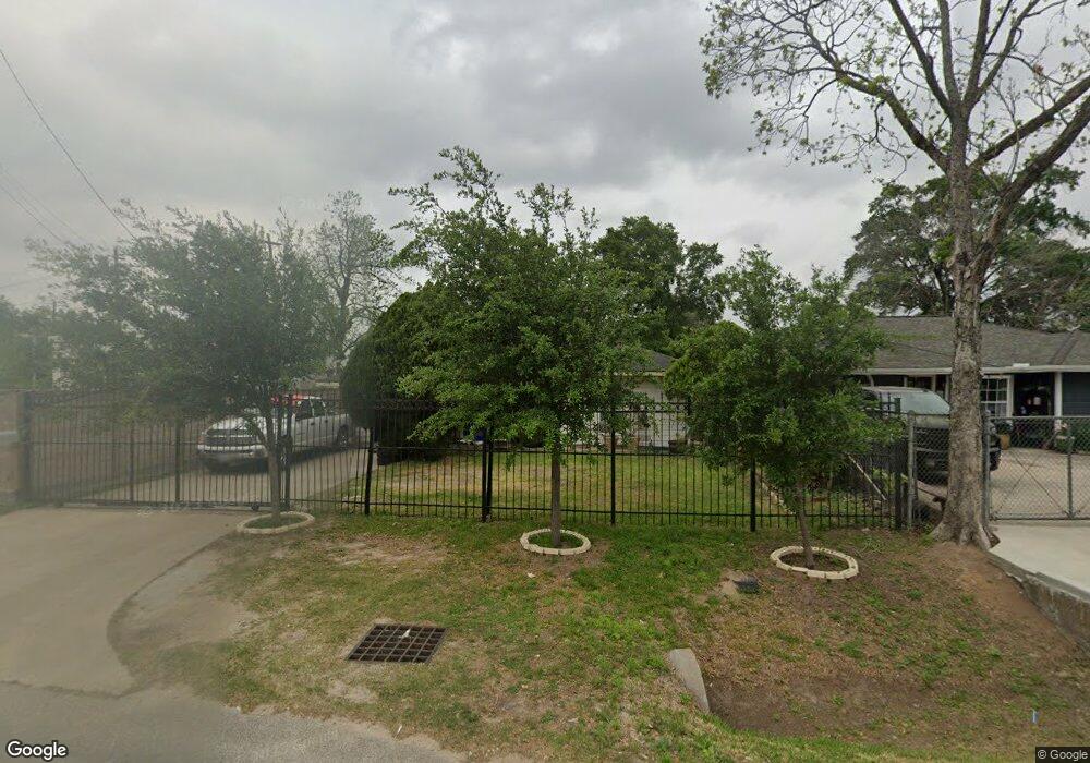 113 Caplin St, Houston, TX 77022 - photo 1