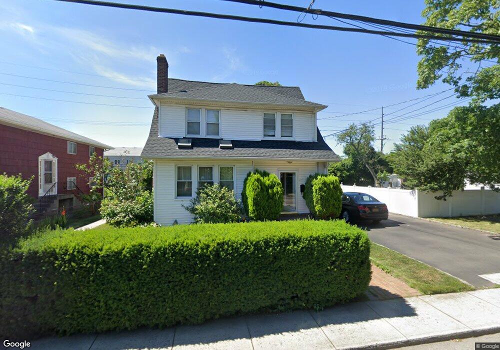 356 Mulry Ln unit 2nd Fl, Lawrence, NY 11559 - photo 1