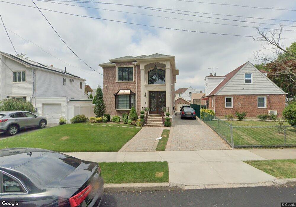 26315 E Williston Ave, Floral Park, NY 11001 - photo 1