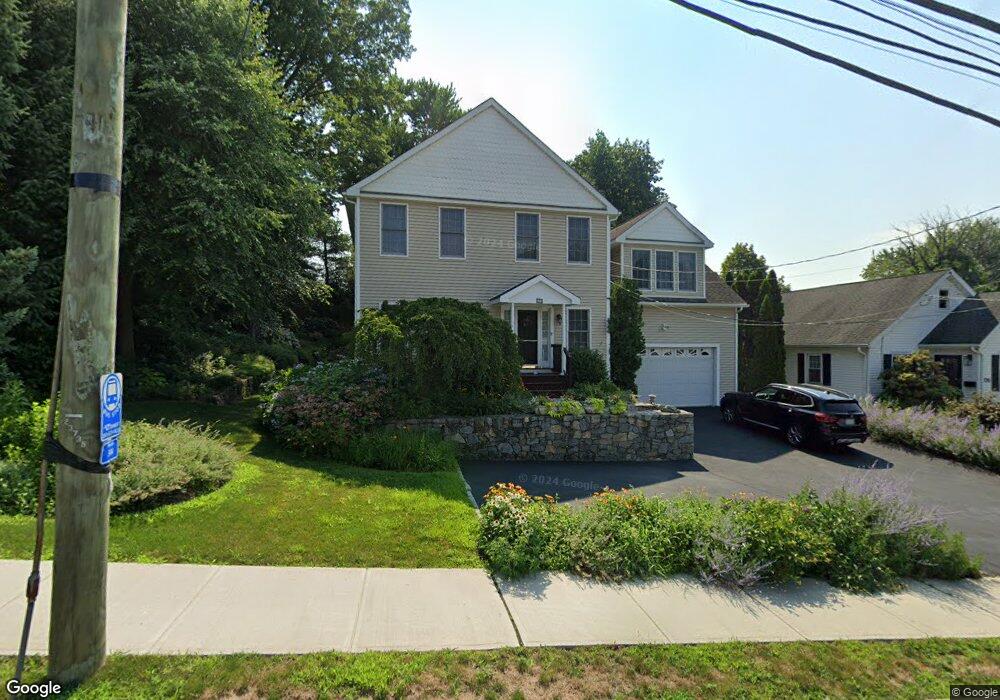 172 Hollow Tree Ridge Rd, Darien, CT 06820 - photo 1