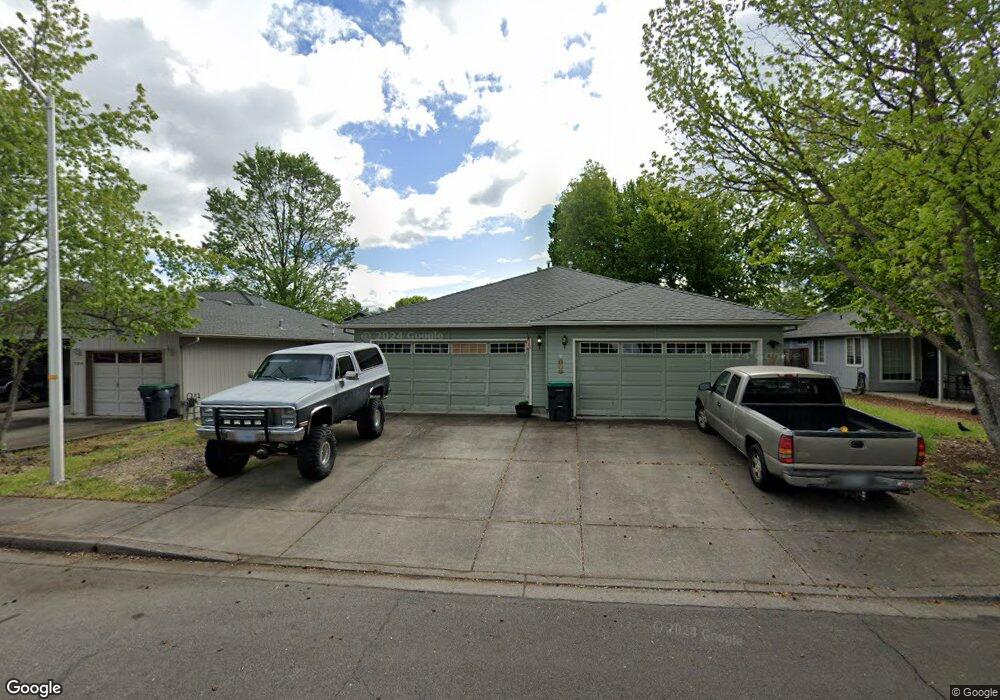 572 Countryside Dr, Central Point, OR 97502 - photo 1