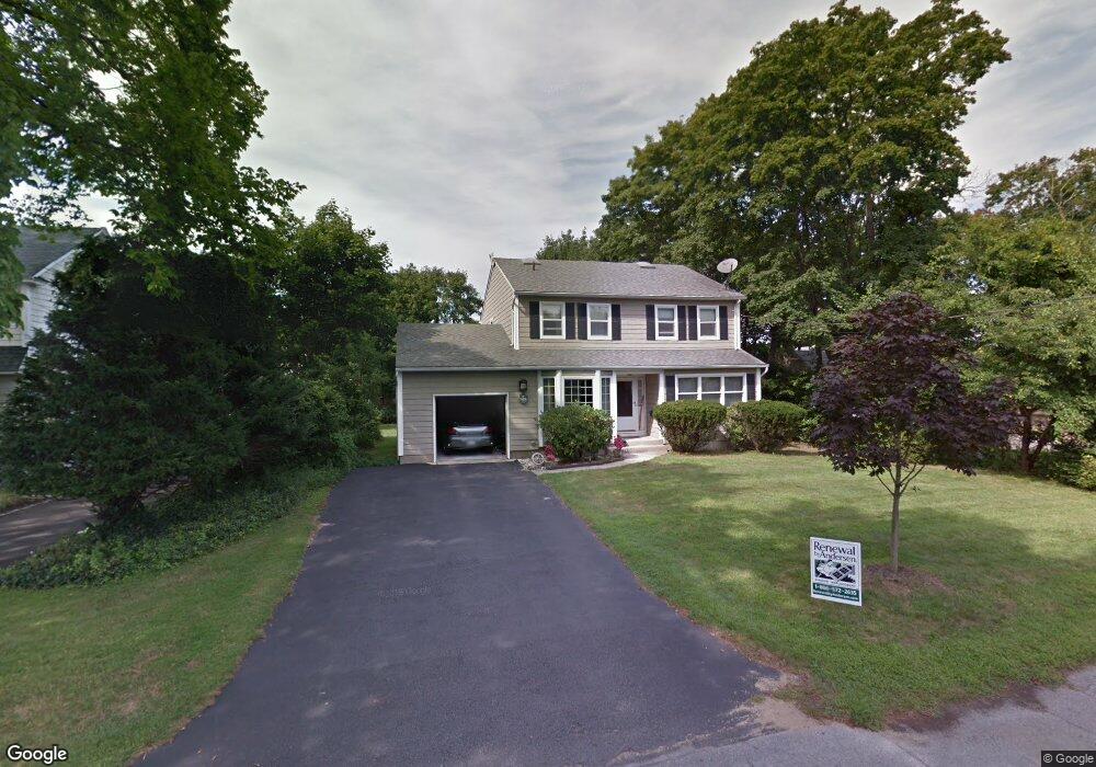 9 Doxsee Place, Islip, NY 11751 - photo 1