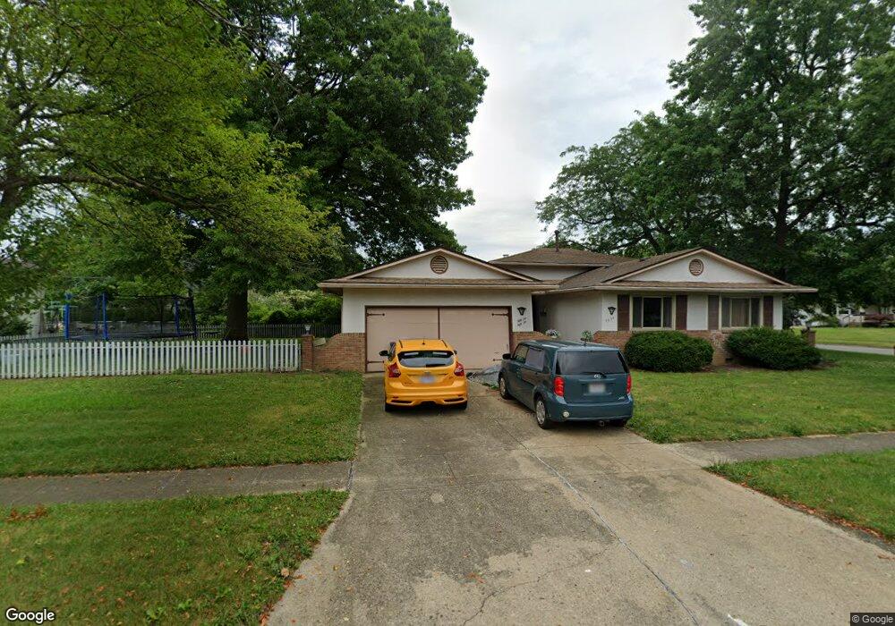 5656 Satinwood Dr, Columbus, OH 43229 - photo 1