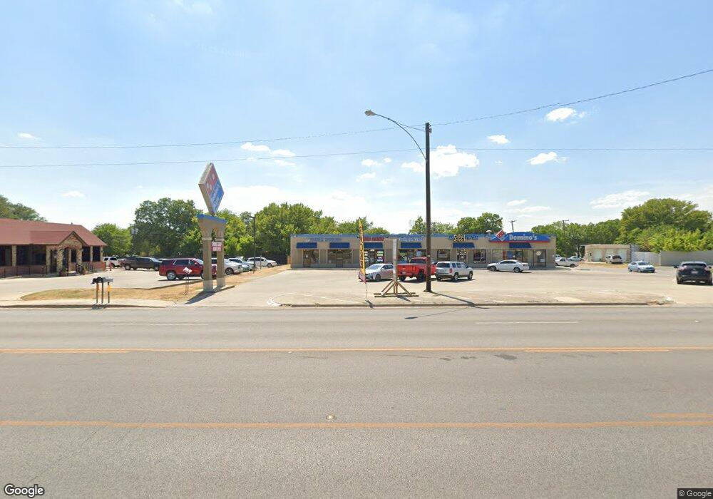 1207 N Grand Ave, Gainesville, TX 76240 - photo 1