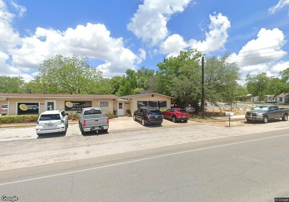 904 N Milam St, Fredericksburg, TX 78624 - photo 1