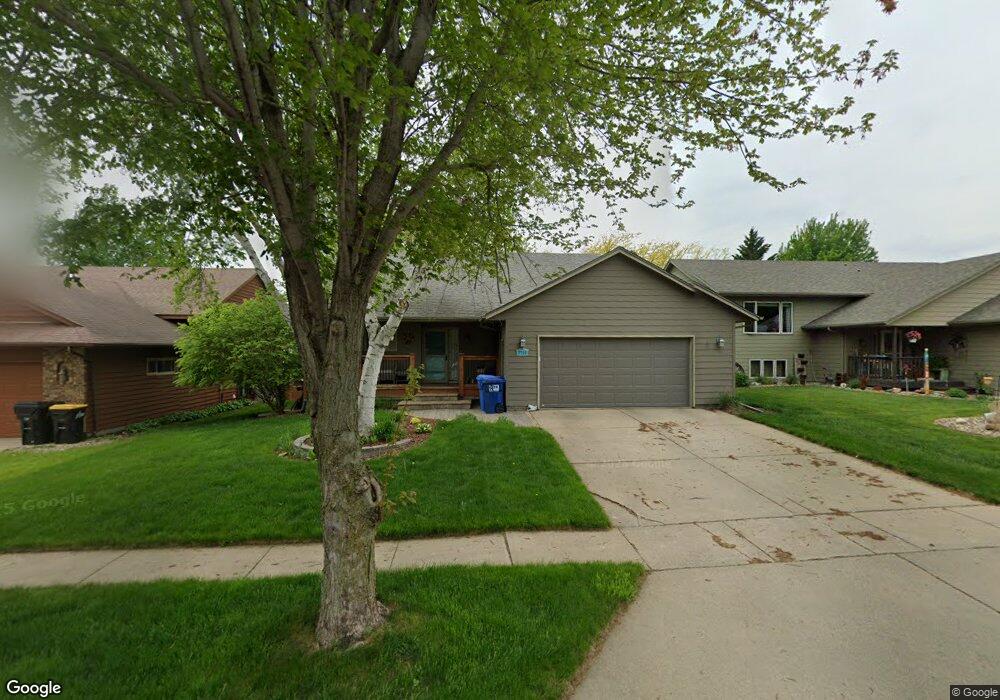 2709 S Groveland Ave, Sioux Falls, SD 57110 - photo 1