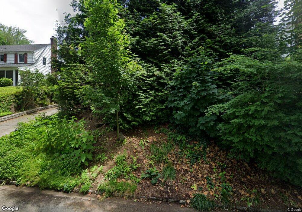 89 Hampshire Rd, Great Neck, NY 11023 - photo 1