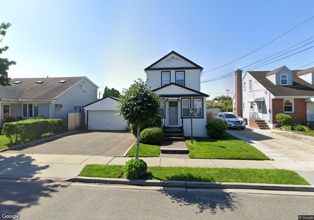 95 Dow Ave, Mineola, NY 11501 - photo 1