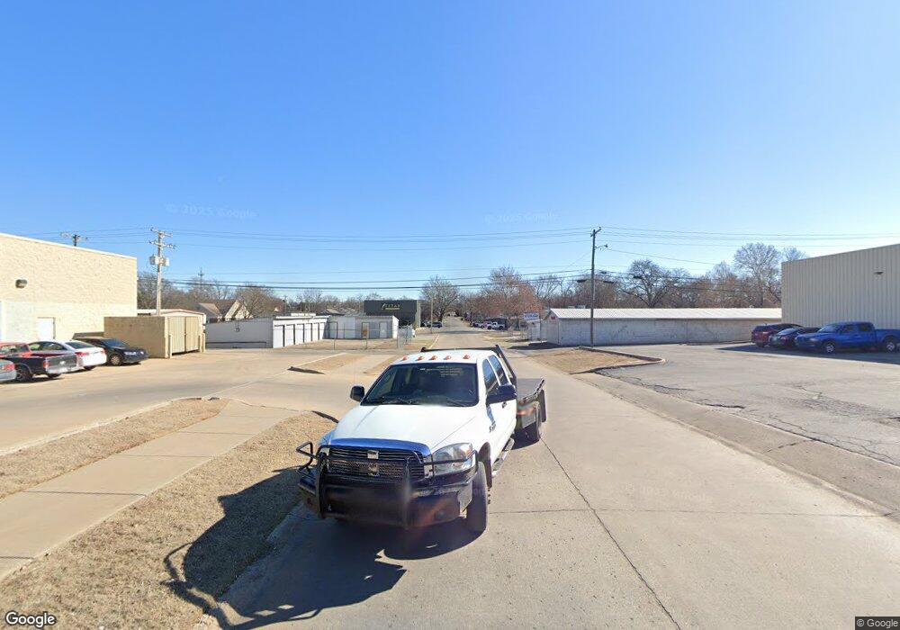 582 W Claremore St, Claremore, OK 74017 - photo 1