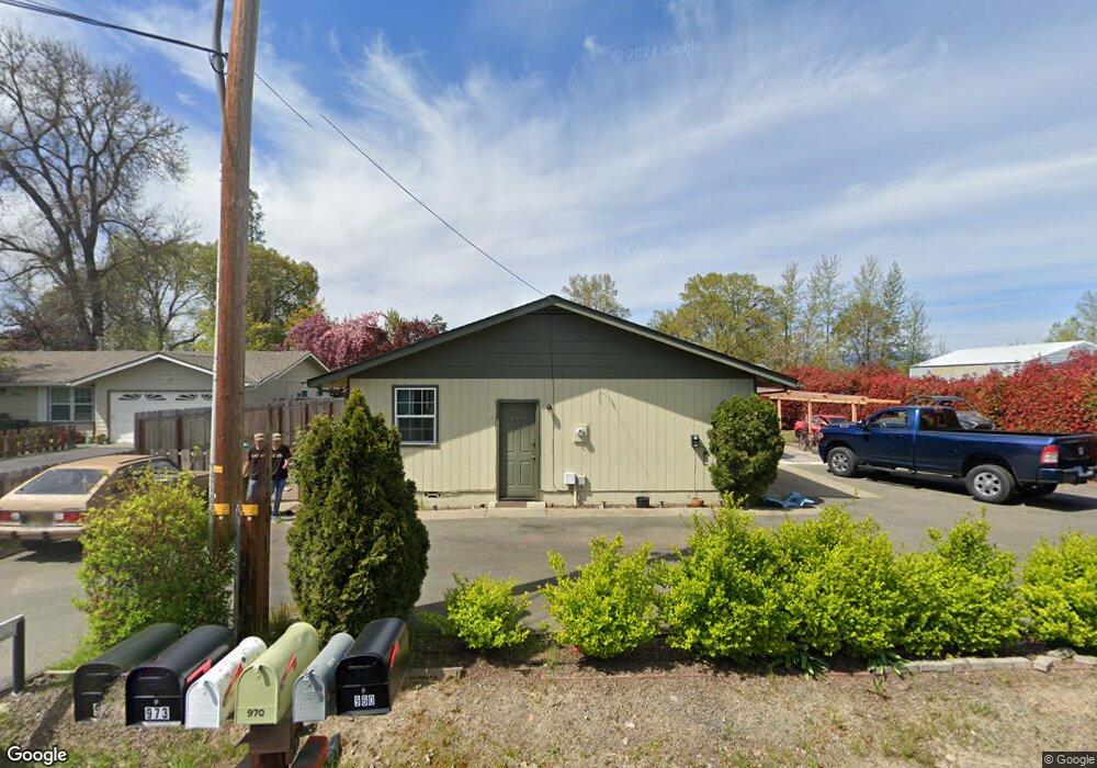 968 Schroeder Ln, Grants Pass, OR 97527 - photo 1