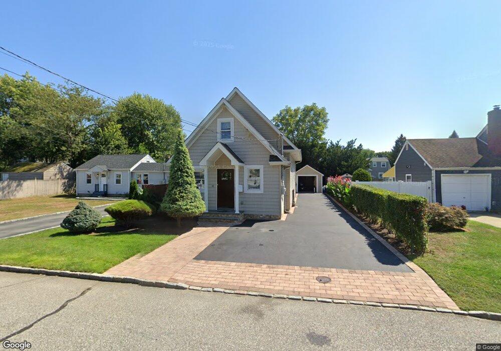 70 Kensington Ct, Copiague, NY 11726 - photo 1