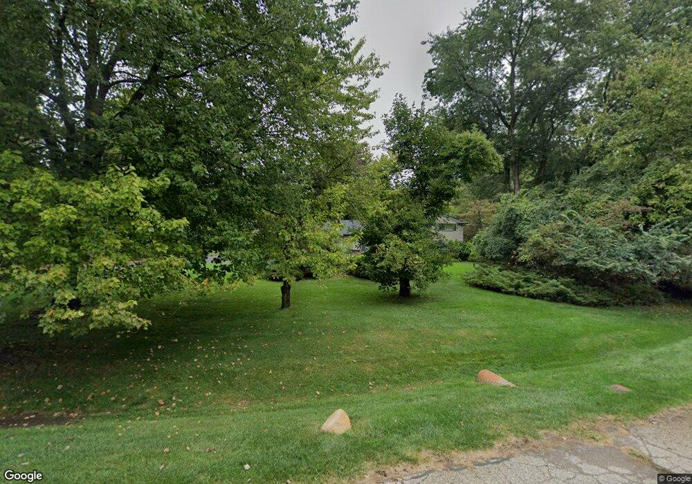 7235 Meadowlake Rd, Bloomfield Hills, MI 48301 - photo 1