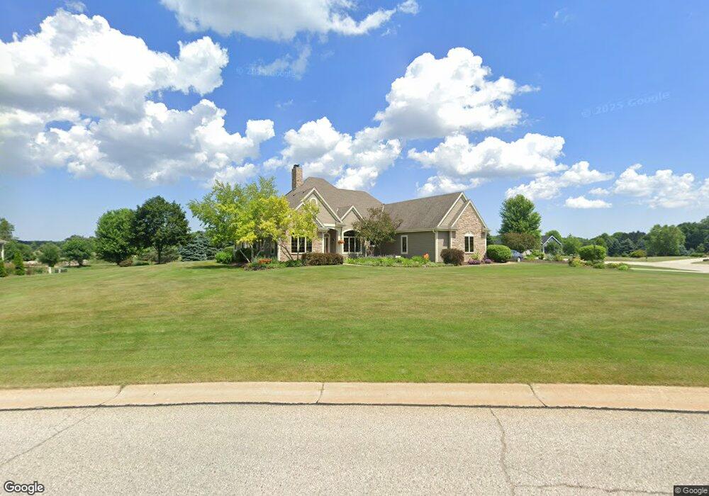 N60W27060 Kates Ct, Sussex, WI 53089 - photo 1