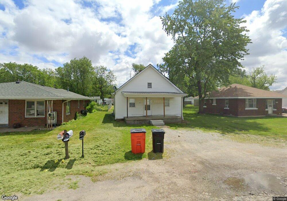 718 N 2nd Division St, Mattoon, IL 61938 - photo 1
