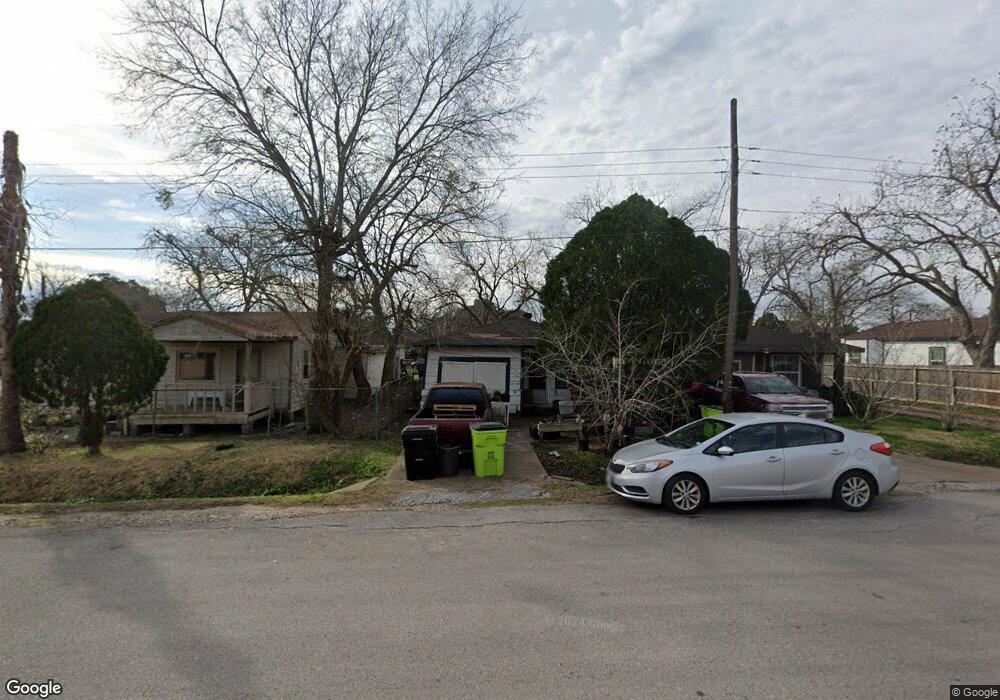 2010 Avenue C, Rosenberg, TX 77471 - photo 1