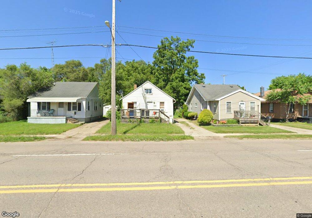 2910 S Grand Traverse St, Flint, MI 48507 - photo 1
