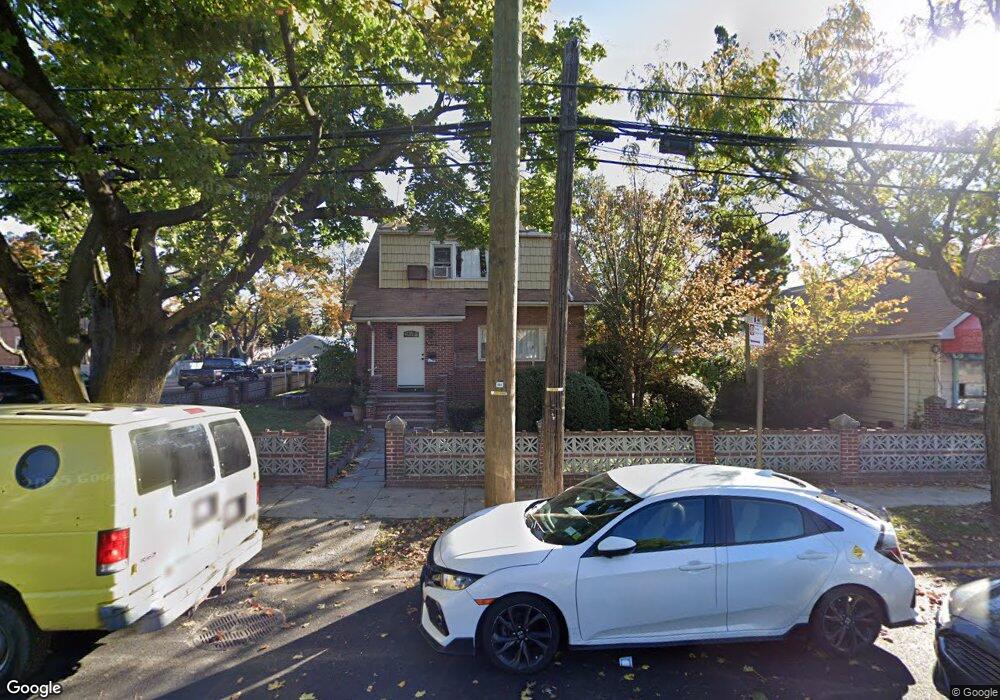 75-03 164th St unit 2 Fl, Fresh Meadows, NY 11366 - photo 1