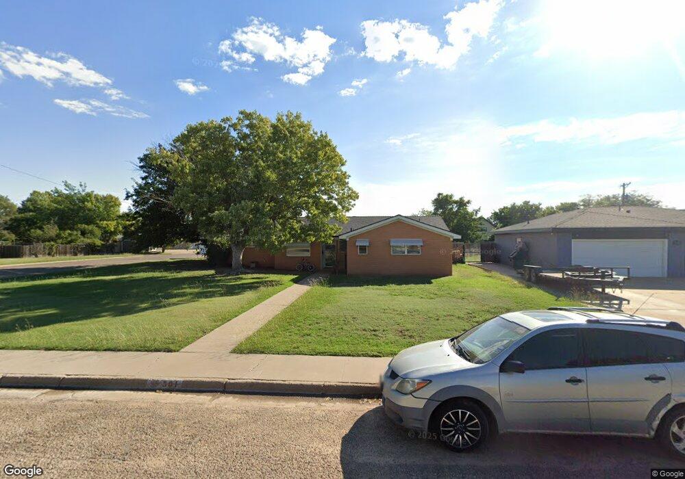 501 Mills Ave, Dumas, TX 79029 - photo 1