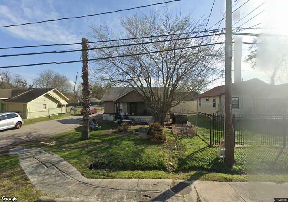 702 Wainwright St unit 1, Houston, TX 77022 - photo 1