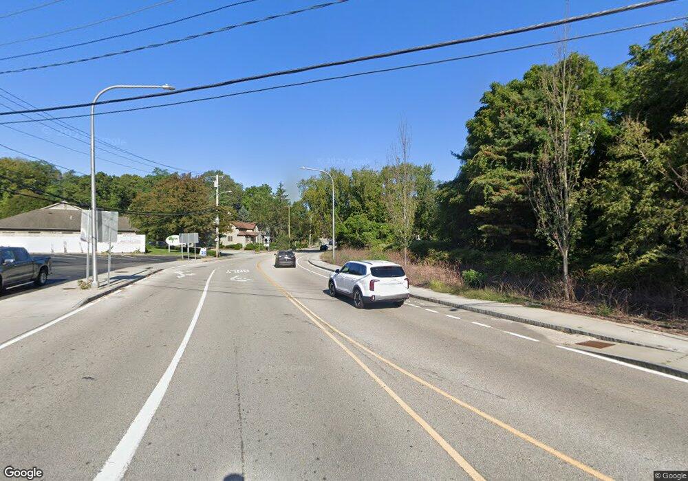 2 Toll Gate Rd, Warwick, RI 02886 - photo 1