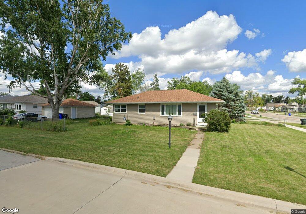 1601 10th St NW, Cedar Rapids, IA 52405 - photo 1