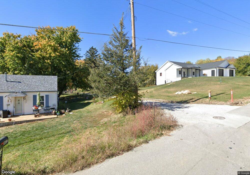 1005 1/2 W 8th St N, Newton, IA 50208 - photo 1