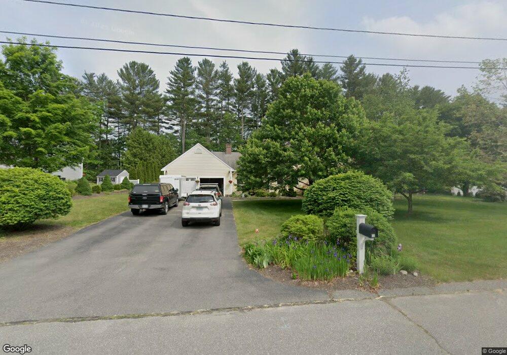 10 Evergreen Cir, Litchfield, NH 03052 - photo 1