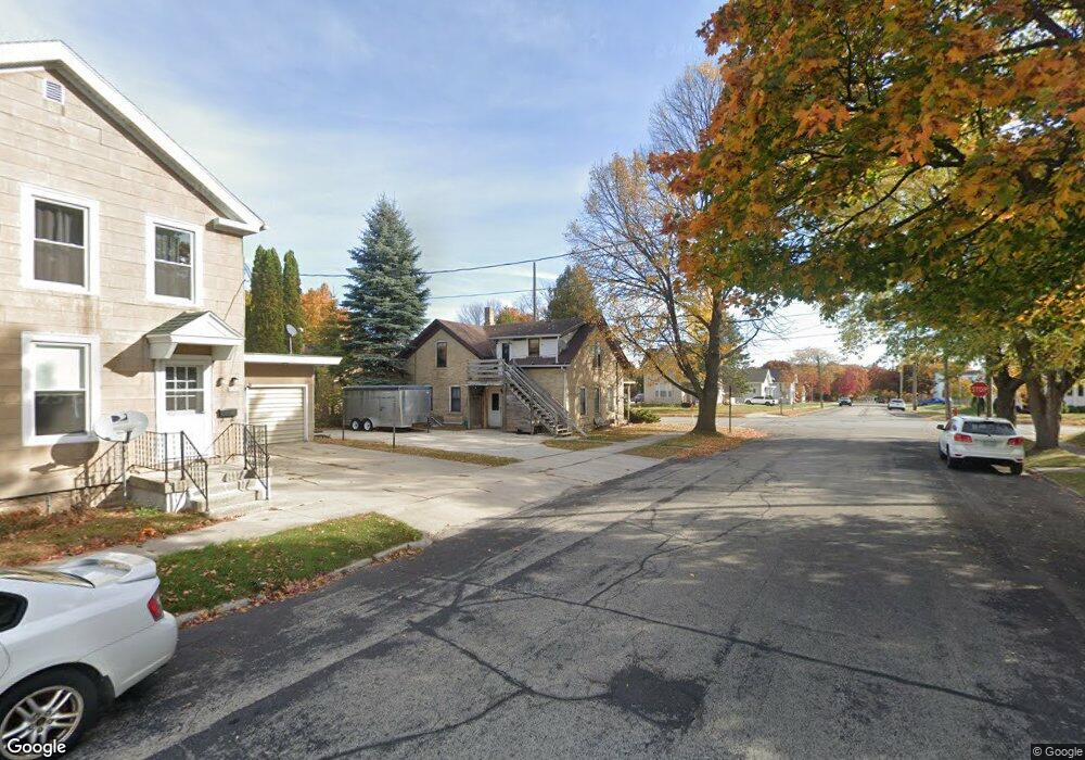 1002 N 8th St, Manitowoc, WI 54220 - photo 1