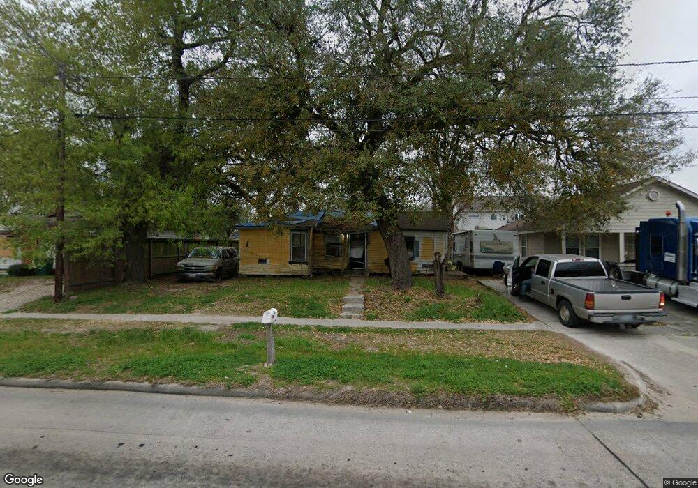 864 N Victory Dr, Houston, TX 77088 - photo 1