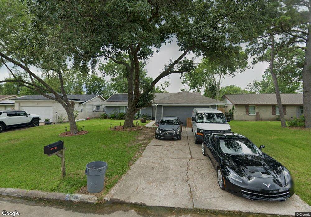 16930 Worden Ln, Friendswood, TX 77546 - photo 1