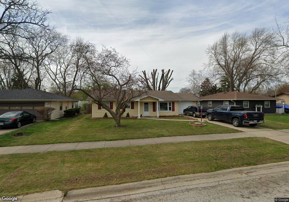 670 Laurel Dr, Aurora, IL 60506 - photo 1