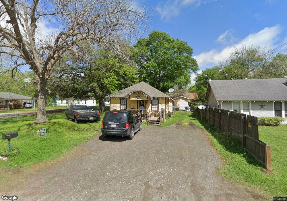 2701 1st St, Bay City, TX 77414 - photo 1