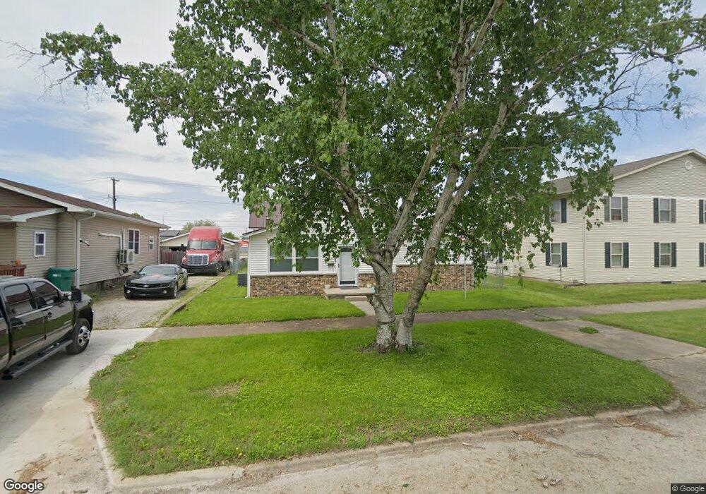 809 S 17th St, Mattoon, IL 61938 - photo 1