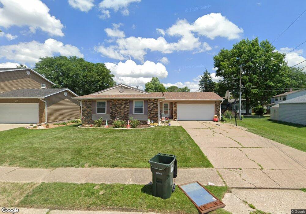 2915 N Pine St, Davenport, IA 52804 - photo 1