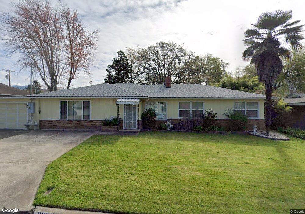 1039 SE Belle Aire Dr, Grants Pass, OR 97526 - photo 1