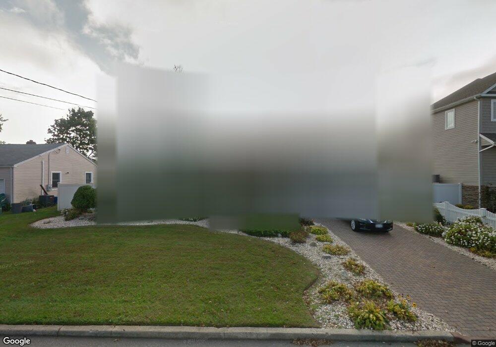 145 W Lake Dr, Lindenhurst, NY 11757 - photo 1