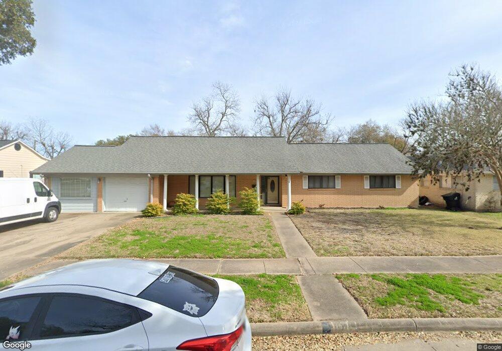 1121 Macarthur St, Rosenberg, TX 77471 - photo 1