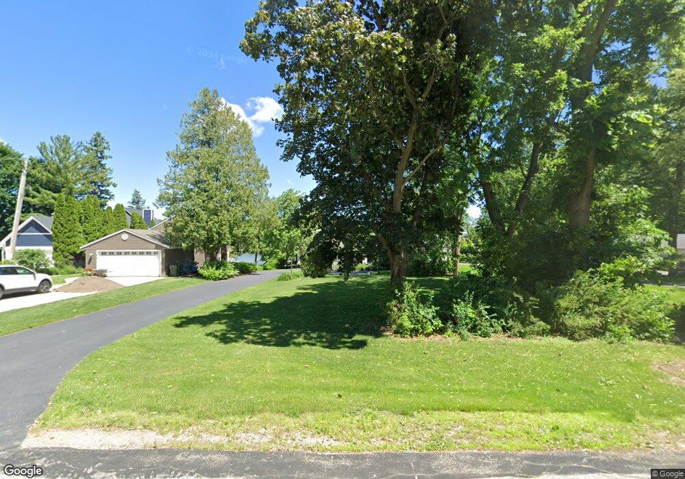 817 Mill St, Delafield, WI 53018 - photo 1