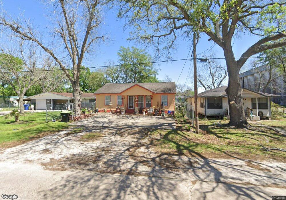 1517 Avenue L, Bay City, TX 77414 - photo 1