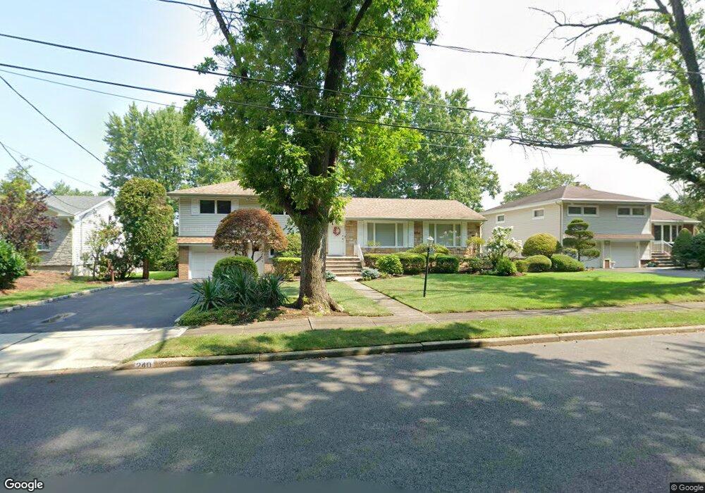 240 Carletta Ct, Paramus, NJ 07652 - photo 1
